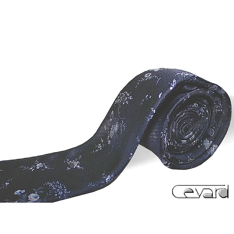 čierna kvetovaná kravata