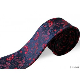 červená kravata kvetovaná