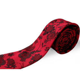 červená kravata kvetovaná