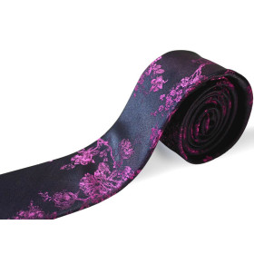 cyklámenová kravata kvetovaná