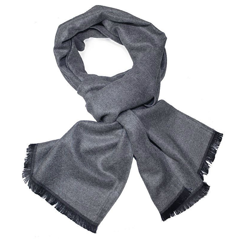 Pánsky šál sivý s čiernymi strapcami