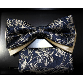 Zlatý motýlik kvetovaný na tmavomodrom podklade s vreckovkou