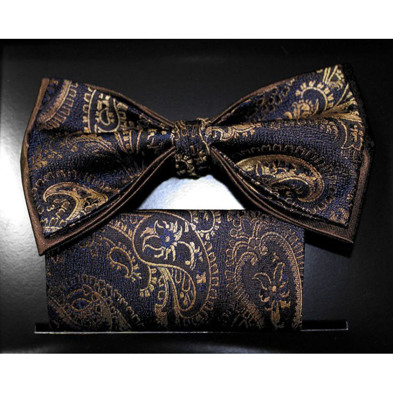 Hnedý motýlik paisley na modrom podklade s vreckovkou