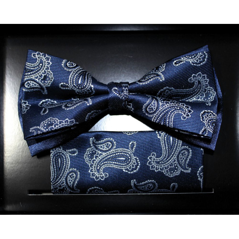 Tmavomodrý motýlik so strieborným a grafitovým vzorom paisley s vreckovkou