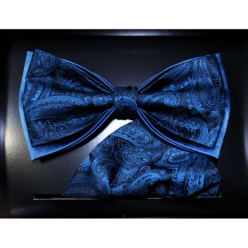 Motýlik parížska modrá paisley na tmavomodrom podklade s vreckovkou