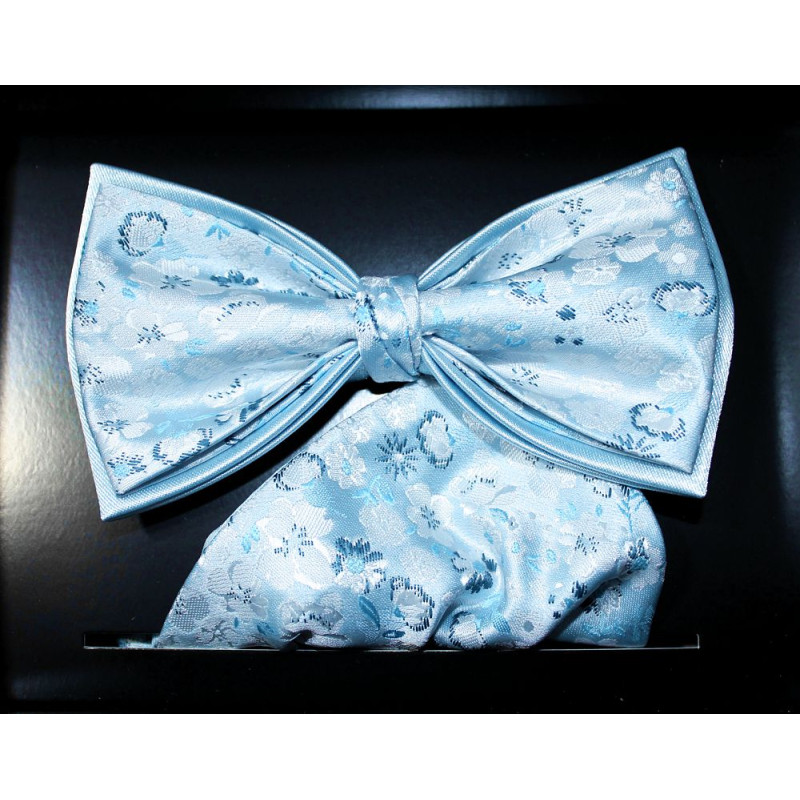 Svetlomodrý motýlik kvetovaný s vreckovkou