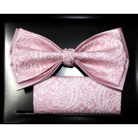 Ružový motýlik paisley na podklade púdrová ružová s vreckovkou