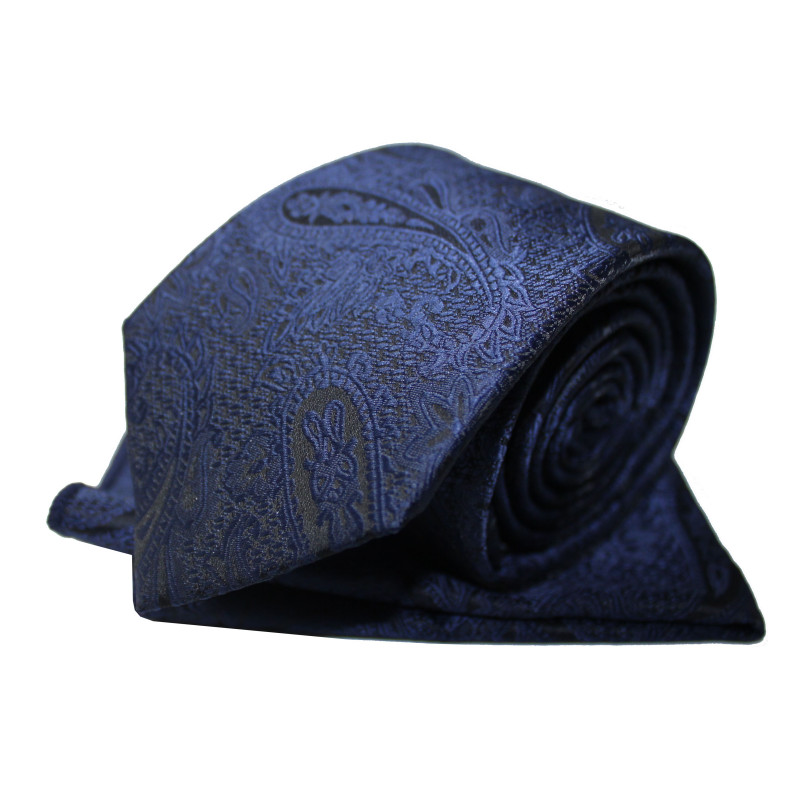 Tmavomodrá kravata s vreckovkou paisley na čiernom podklade
