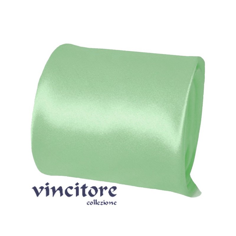 Svetlozelená kravata s vreckovkou